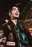 Arashi / Matsujun / Live Photo / Upper Body / Black Jacket / Shirt Green / Left Hand Lift / Open Mouth / No Frame / "WINTER CONCERT 2003-2004 0 LIVE IS HARD AKARA HAPPY 0" / Official Official photo