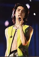 Arashi / Matsujun / Live Photo / Upper Body / Costume Yellow / Left Hand Microphone / Above Eye Level / No Frame / "WINTER CONCERT 2003-2004 0 LIVE IS HARD is HAPPY 0" / Official Official photo