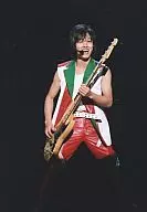 Kanjani Eight / Ryuhei Maruyama / Live Photo / Above Knee / Costume Red / Green / White / Both Hand Guitar / Earphone / Microphone / Smile / Black Background / No Frame / Christmas Party Limited Official Official photo