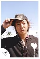 Arashi / Masaki Aiba / Bust-up / Hoodie / Black / Sunglasses / Cap / Right-hand Cap / Official Official photo