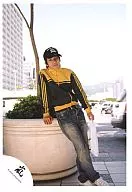 Arashi / Kazuya Ninomiya / Whole body, jersey yellow, green, cap, background car / Official Official photo