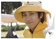 嵐/二宮和也/橫型・豐胸・運動褲黃色・帽・左手片/官方生寫真
