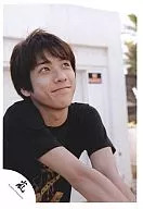 Arashi / Kazuya Ninomiya / Bust up / T-shirt black / Top right from the eye / Official Official photo