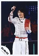 Kis-My-Ft2 / Takashi Nikaido / Live Photo / Above Knee / Costume White, Red / Right Hand Microphone Up / Eye Point Left / Official Official photo