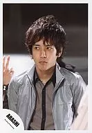 Arashi / Kazuya Ninomiya / Upper Waist / Black Shirt / Silver Coat / Back Person / Official Official photo