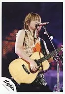 KinKi Kids / Koichi Domoto / Live Photo / Above the Knee / Costume Orange Pink / Stand Microphone / Guitar / Facing right / Official Official photo