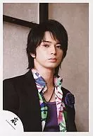 Arashi / Matsujun / Bust Up / Black Jacket / Mixed Collar / Body Facing Right / Mouth Closed / Official Official photo