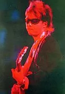 Kinki Kids / Tsuyoshi Domoto / Upper body / Costume black / Guitar / Sunglasses / Light red / Official live photo