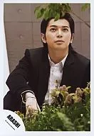 Arashi / Matsujun / Upper Body / Black Suit / Right Hand Bracelet / Above Eye / White Shirt / Plants / Official Official photo