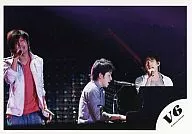 V6 / Okada / Morita / Miyake (3 persons) / Live Photo / Horizontal / Okada piano / Seated / Official Official photo