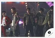 ジャニーズ/国分・井ノ原・岡田・森田・三宅(5人)/ライブフォト・横型・国分衣装赤・森田右手パー/公式生写真