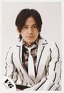 V6 / Junichi Okada / Upper Body / White / Black Striped Jacket / White Necktie / Flower Pattern Innerwear / White Background / Official Official photo