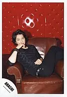 Arashi / Matsujun / Knee-high / Costume black / Sofa seated / Right hand front / Camera line of sight / Background red / Official Official photo