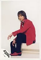 Kinki Kids / Koichi Domoto / Whole body, sitting, costume red, pants black, background white, eye-gaze left / Official Official photo