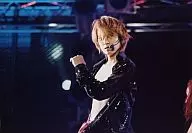 Kinki Kids/堂本光一/ライブフォト・横型・衣装黒・上半身裸・左手グー・目線斜め上/公式生写真