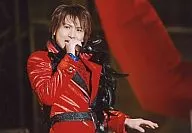 Kinki Kids / Koichi Domoto / Live Photo / Upper Body / Horizontal / Costume Red / Black / Right Hand Microphone / Diagonal Top / Official Official photo