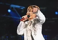 Kinki Kids / Koichi Domoto / Live photo ・ Bust up ・ Costume white ・ Right hand microphone ・ the left fingers holder / Official Official photo