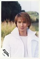 Kinki Kids / Koichi Domoto / Bust up / Costume white / Background outdoor / Official Official photo