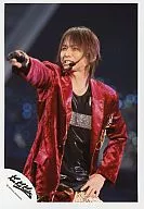 Kinki Kids / Koichi Domoto / Live Photo / Waist Upper / Costume Red Black / Right Forefinger Thrust / Left Hand Waist / Background Black / Official Official photo