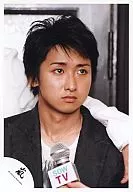 Arashi / Satoshi Ohno / Bust up / Jacket black / Inner white / Upper right of eye / Microphone at breast / Official Official photo