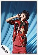 SeXyzone / Katsutoshi Satō / Live photo, above the knees, costume red, black, gold, left hand microphone, red flower, right hand head, background blue / Official Official photo