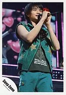 SeXyzone / Ken Nakajima / Live Photo / Knee-High / Costume Green / Black / Gold / Star Pattern / Microphone with Both Hands / Red Flower / Official Official photo