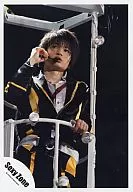 SeXyzone / Fūmaro Kikuchi / Live Photo / Above the Knee / Costume Black / Yellow / Left Hand Handrail / Gondola / Right Hand Earphones / Microphone / Official Official photo