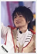 Sexy Zone/菊池風麿/ライブフォト・上半身・衣装白・金・赤・右腕伸ばし/公式生写真