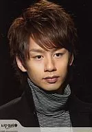 Johny-TUN / Yuichi Nakamaru / Face Up / Costume Black / Border / Turtleneck / Mouth Closed / Background Black KAT's web / Official Official photo