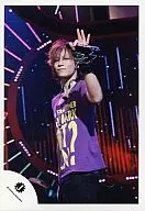 Kis-My-Ft2 / Kento Senga / Live Photo / Knee-Up / T-Shirt Purple / Left Hand Raised / Left Hand Microphone / Official Official photo