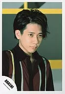 Arashi / Kazuya Ninomiya / Bust up / Costume brown / black / Background grey / yellow / Official Official photo