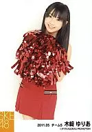 木崎ゆりあ/膝上・チアガール衣装赤・両手胸/2011.05/公式生写真