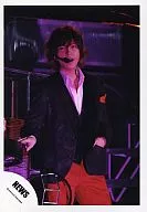 NEWS/山下智久/现场照片·膝上·夹克黑色·衬衫白色·左手口袋/官方生写真