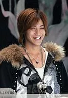 KAT's TUN / Hitoshi Akanishi / Upper body / Costume black grey / Fur / Lower right eye / Smile "Johnny's web" / Official Official photo