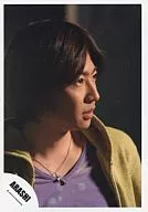 Arashi / Masaki Aiba / Bust up / Costume Purple / Khaki / Eye View Right / Background Black / Official Official photo