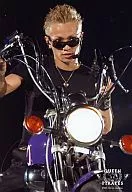 KAT TUN / Kiyoshi Tanaka / Live Photo / Shirt, Black / Sunglasses / Purple motorcycle / two hand handle / QUEEN OF PIRATES