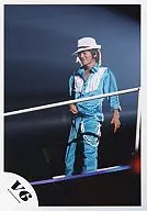 V6 / Takeshi Morita / Above-the-knee ・ Costume light blue white ・ Cap ・ Left-hand microphone ・ Background black / Official Official photo