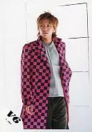 V6 / Takeshi Morita / Above-the-knee ・ Costume pink black gray ・ Background white / Official Official photo