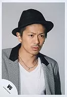 V6 / Takeshi Morita / Upper body / Gray jacket / Inner white / Necklace / Cap / Black / Background gray / Official Official photo