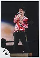 V6 / Takeshi Morita / Live Photo / Red Shirt / Black Pants / Right Hand Microphone / Left Hand Chest / Official Official photo