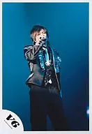 V6 / Takeshi Morita / Live Photo / Knee-High / Costume Black / Right Hand Microphone / Background Blue / Official Official photo