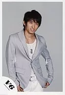 V6 / Ken Miyake / Above Knee / Gray Jacket / Inner White / Necklace / Left Hand Waist / Background Gray / Official Official photo