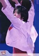 Yuri Chinen / Live Photo / Upper Body / Costume White / Red / Body Facing Left / Left Hand Raised / Eye Above / Johnny's web / Official Official photo