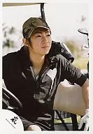 Arashi / Masaki Aiba / Upper body / Costume black / Cap / Camouflage pattern / Outdoor / Golf / Official Official photo