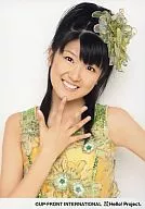 Berryz Kobo / Chinami Tokunaga / Bust Up / Costume Green / Yellow / Right Hand / Official Official photo