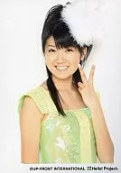 Berryz Kobo / Chinami Tokunaga / Bust Up / Costume Green / Yellow / Left Hand Piece / Hair Accessory White / Official Official photo