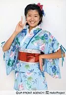 Berryz Kobo / Chinami Tokunaga / Kneecaps / Costume Kimono Light Blue / Obi Red / Right Hand Piece / Left Hand Hip / Official Official photo