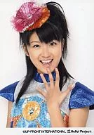 Berryz Kobo / Chinami Tokunaga / Bust Up / Costume Blue / Silver / Orange / Hair Ornament Red / Left Hand / Official Official photo