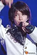 Kanjani Eight / Tadayoshi Okura / Bust up / White coat / Purple background / Left hand microphone / Johnny's web