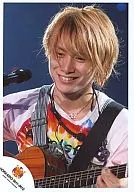 Kanjani Eight / Akihiro Yasuda / Bust up / Background black / Guitar / Eh! Real? Surprising! HOKKAIDO0811-0812